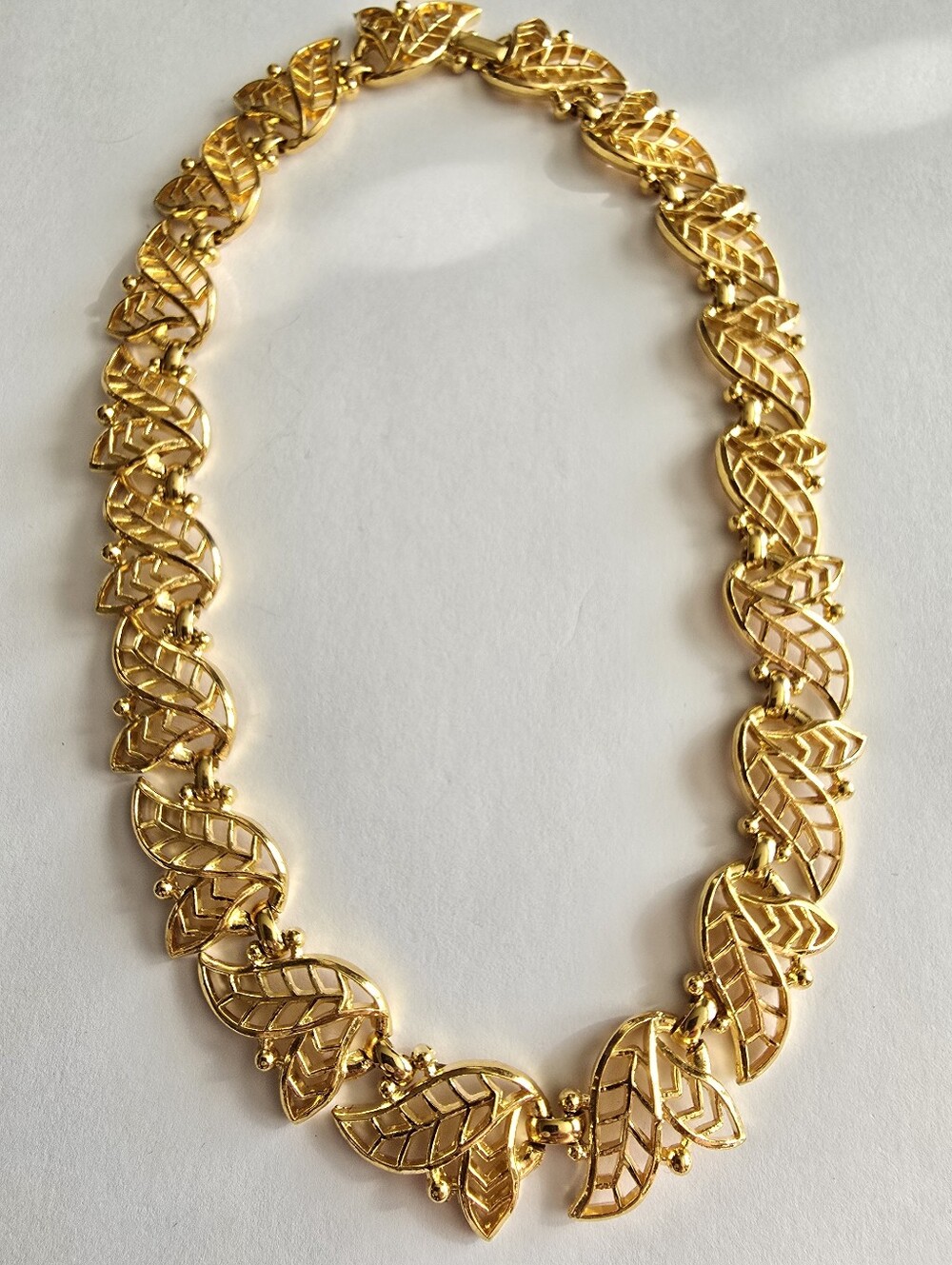 Vintage Trifari necklace crown leaf leaves gold tone choker 14" nature